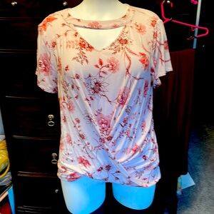 Pink floral t-shirt short sleeve. Decorative front. Sx Lg.